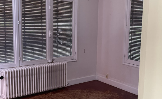 Maison à ARCIS SUR AUBE (ex Trésorerie) - Arcis-Sur-Aube