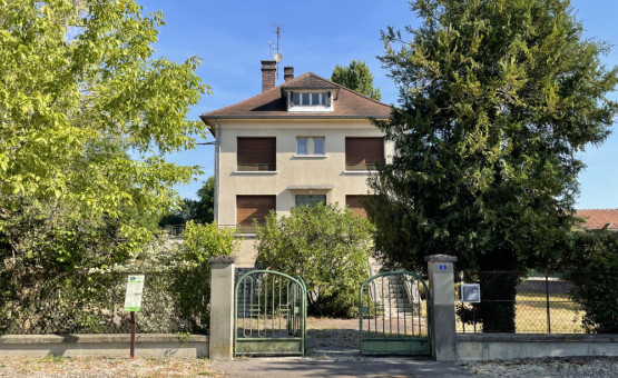 Maison à ARCIS SUR AUBE (ex Trésorerie) - Arcis-Sur-Aube