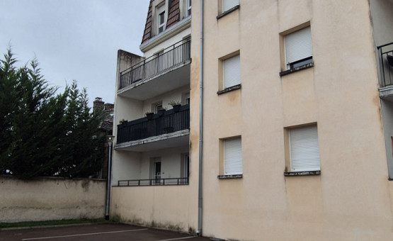 Appartement "faux type 4" - 80 m² - Romilly Sur Seine