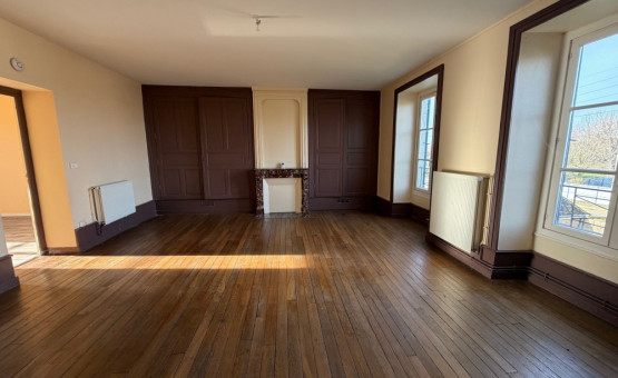 Appartement "faux type 5" - 117 m² - Magny Fouchard